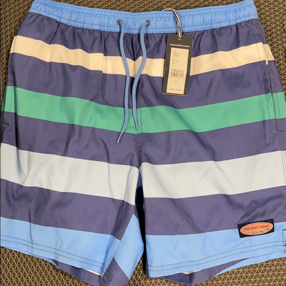 Vineyard Vines mens chappy trunks